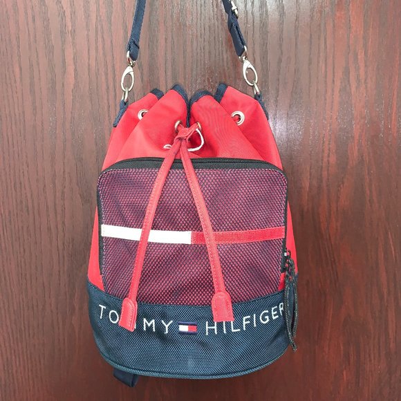 TOMMY HILFIGER BUCKET BAG